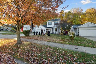 Perfect neighborhood for trick-or-treating! | Image 3