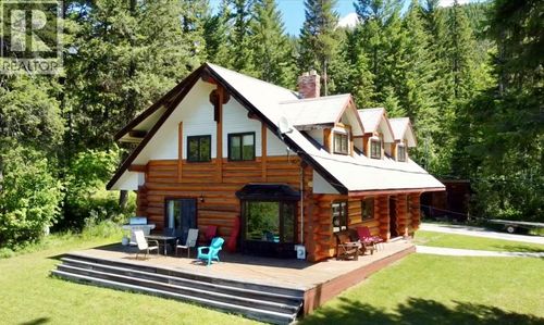 1445 Black Bear Dr, Golden, BC, V0A1H7 | Card Image