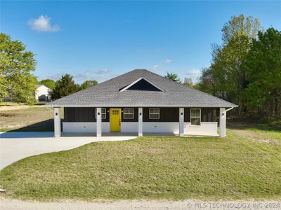 421232 E 1168 Road, House other with 3 bedrooms, 2 bathrooms and null parking in Eufaula OK | Image 2