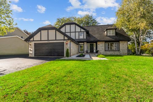 700 Fairfield Ln, Algonquin, IL, 60102-4301 | Card Image