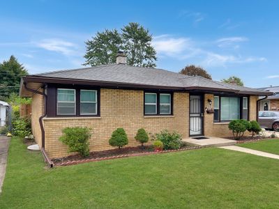 2041 Linden Avenue, House other with 3 bedrooms, 2 bathrooms and 2 parking in Waukegan IL | Image 2