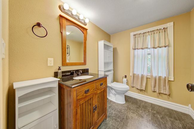 34 Apt bathroom.jpg | Image 58