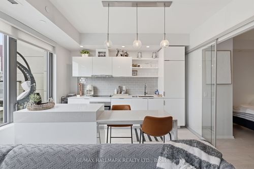 425-12 Bonnycastle St, Toronto, ON, M5A0C8 | Card Image