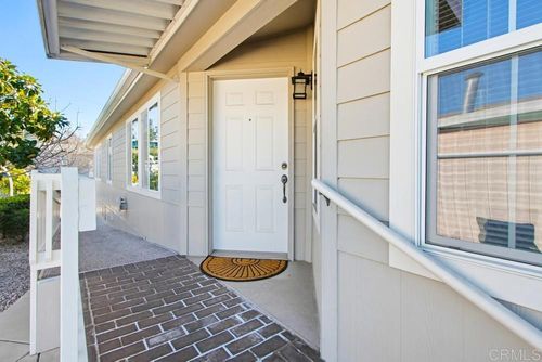 spc-151-525 W El Norte Pkwy, Escondido, CA, 92026-3913 | Card Image