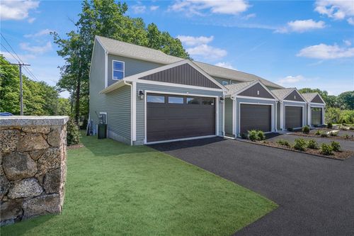 8 Trinity Pkwy, Providence, RI, 02908-1931 | Card Image