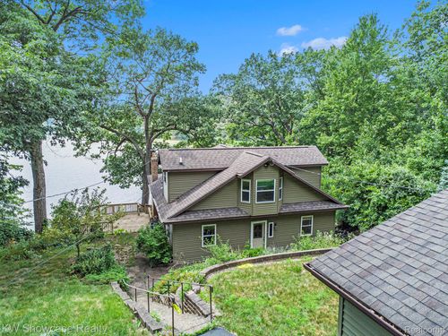 332 Community Dr, Battle Creek, MI, 49014-8137 | Card Image