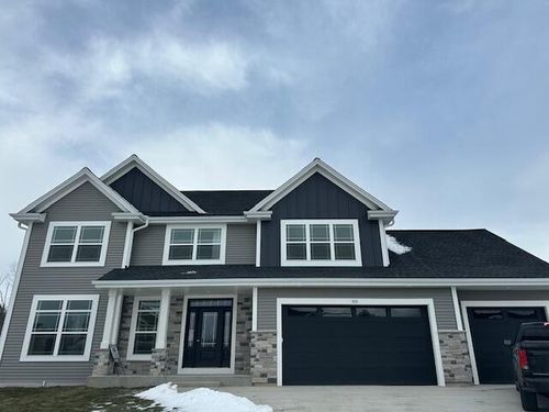 935 Kohlwey Dr, Grafton, WI, 53024-1504 | Card Image