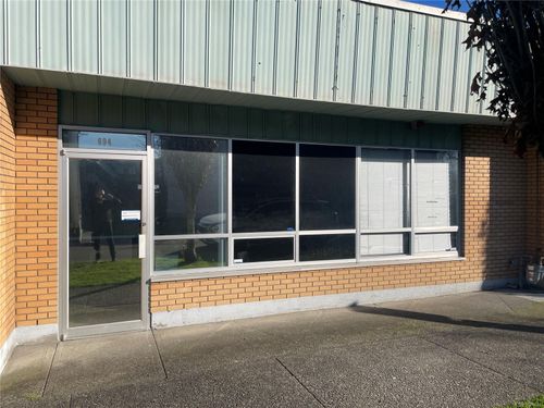 694 Sumas St, Victoria, BC, V8T4S6 | Card Image