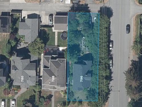 796 E 11th St, North Vancouver, BC, V7L | Card Image