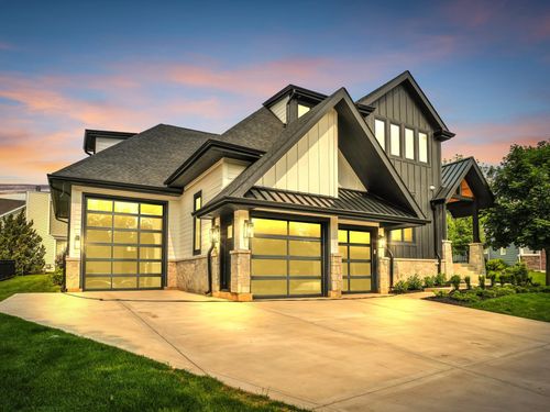 525 Maple St, Lake Geneva, WI, 53147-2360 | Card Image