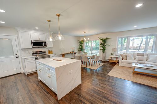 43 Sheppard Ln, Smithtown, NY, 11787-5156 | Card Image