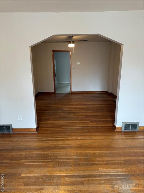 1-1790 Oak St, Wyandotte, MI, 48192-5424 | Card Image