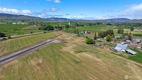 861 Thorp Landing Ln, Thorp, WA, 98946-3006 | Card Image