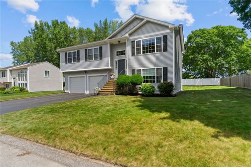 5 Pezzi St, Johnston, RI, 02919-2746 | Card Image