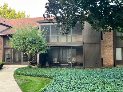 8 - 710 Saint Andrews Lane, Condo with 2 bedrooms, 2 bathrooms and 2 parking in Crystal Lake IL | Image 1