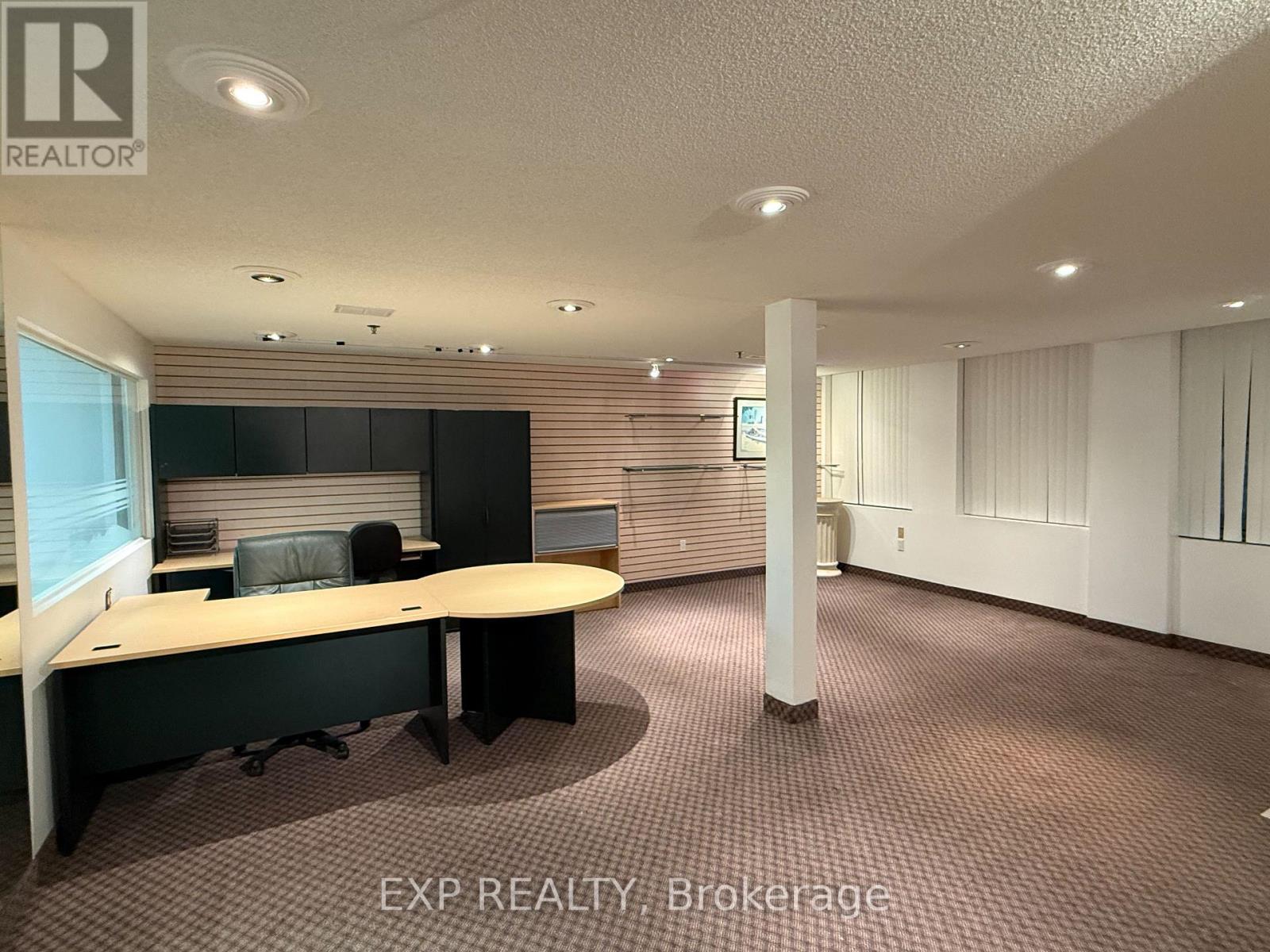 Commercial Sale in Richmond Hill (Beaver Creek Business Park) 4