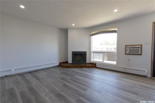 209-2931 Harding St, Regina, SK, S4V1B9 | Card Image