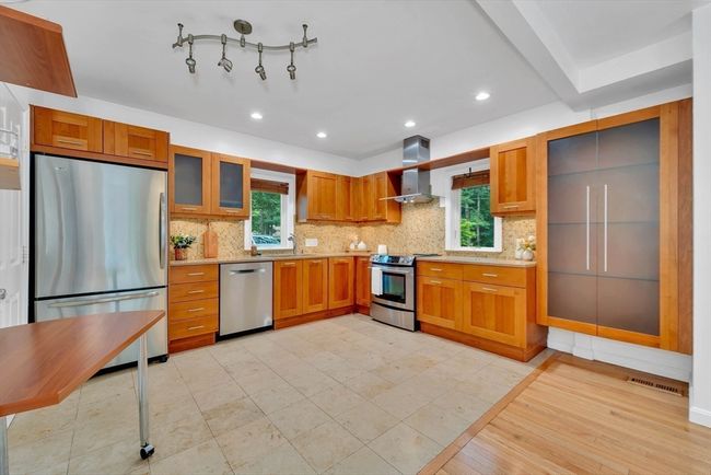 10 - 10 Fox Holw, Condo with 2 bedrooms, 3 bathrooms and 2 parking in Wayland MA | Image 16