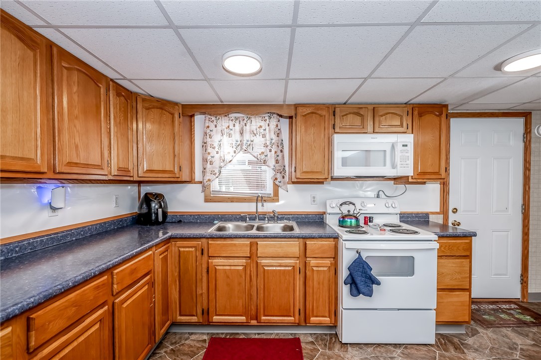 Residential in Center Twp/Homer Cty 5