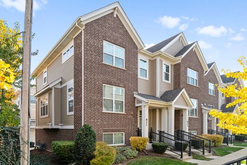 821 Lexington Cir E, Des Plaines, IL, 60016-4593 | Card Image