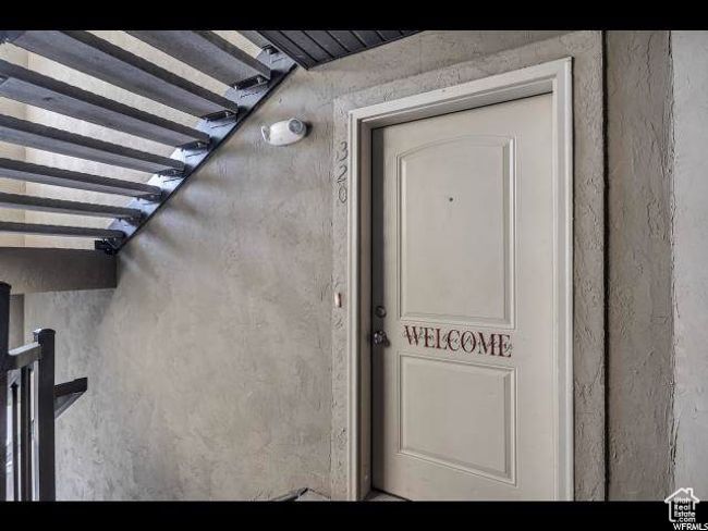 Property entrance with stucco siding | Image 17