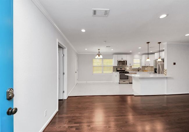 5222 W 43 Rd St, House other with 4 bedrooms, 2 bathrooms and null parking in Houston TX | Image 4