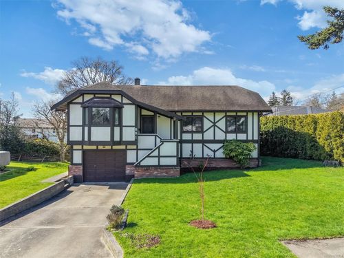 891 Lavender Ave, Victoria, BC, V8Z2M6 | Card Image