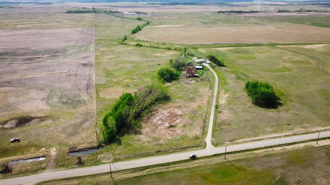 240141 Range Road 274, House other with 3 bedrooms, 1 bathrooms and 10 parking in Rocky View County AB | Image 4