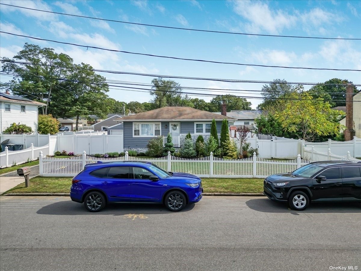 Maida Ave, Deer Park, NY 11729