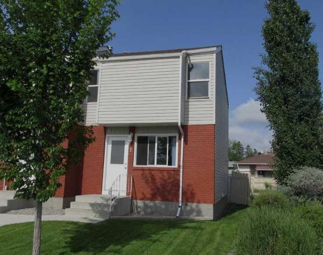 1 - 717 1 Street Sw, Home with 3 bedrooms, 1 bathrooms and 1 parking in High River AB | Image 1