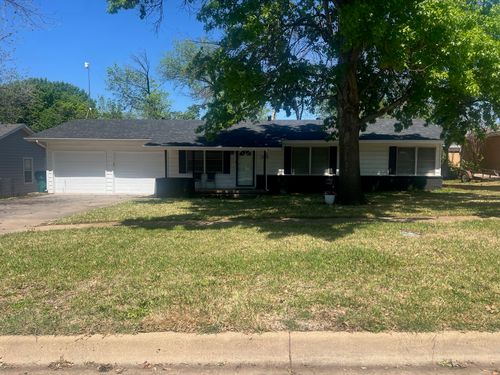 1305 Hillcrest Dr, Graham, TX, 76450-4415 | Card Image