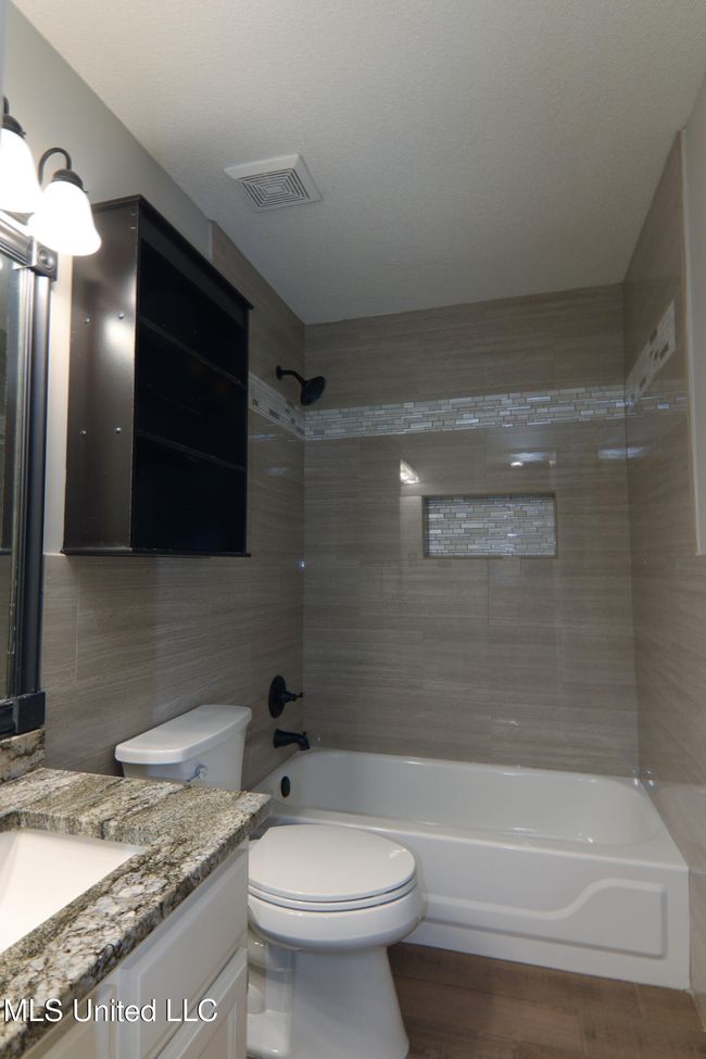 Hall Bath | Image 15