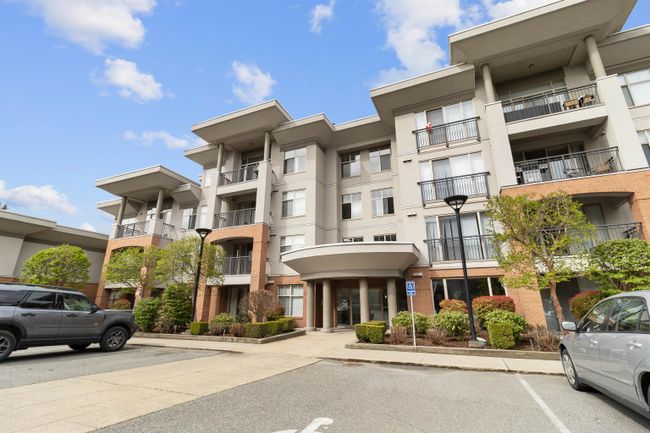304 - 33546 Holland Avenue, Condo with 2 bedrooms, 2 bathrooms and 1 parking in Abbotsford BC | Image 2