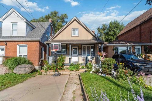 54 E 23rd St, Hamilton, ON, L8V2W6 | Card Image