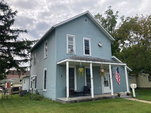 314 E 4th St, Vinton, IA, 52349-1805 | Card Image