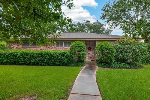 605 Julie Ln, Highlands, TX, 77562-4009 | Card Image