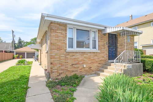 208 27th Ave, Bellwood, IL, 60104-1209 | Card Image