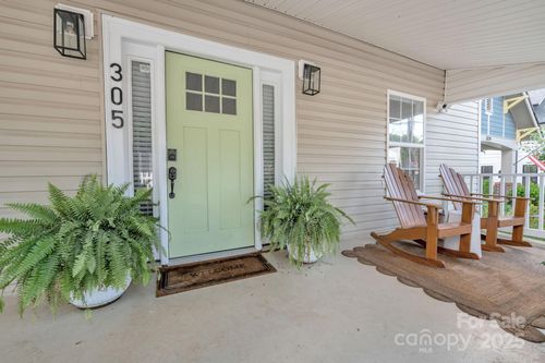 305 Solomon St, Charlotte, NC, 28216-5321 | Card Image