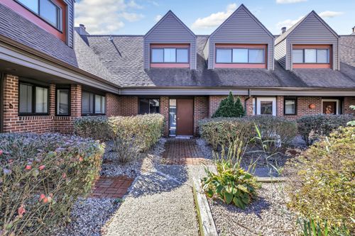 2-22 Montoya Dr, Branford, CT, 06405-2534 | Card Image