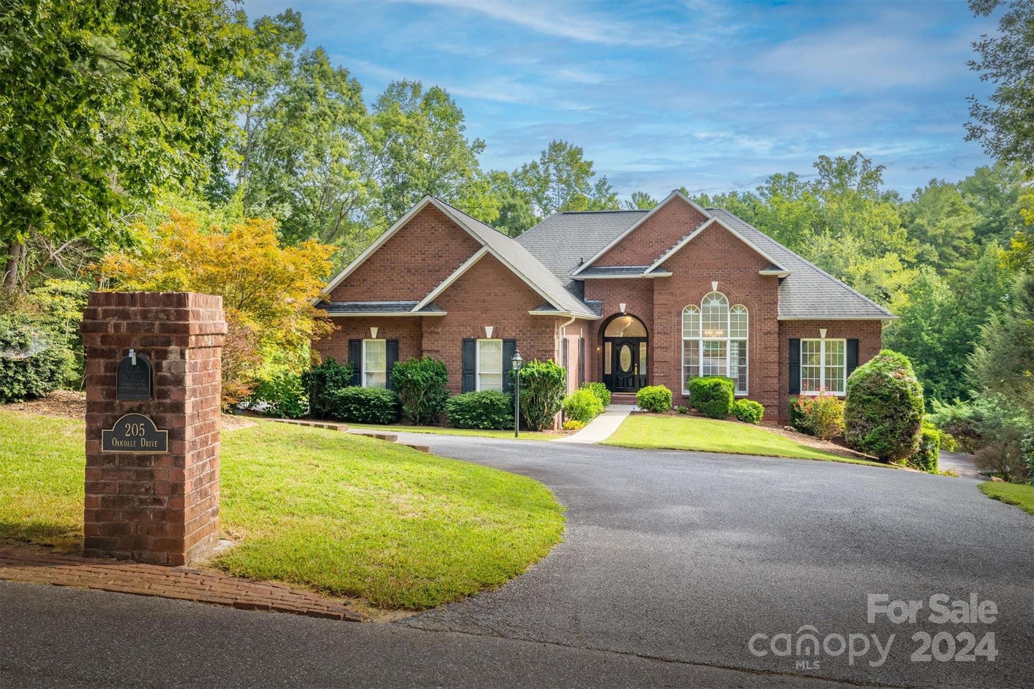 Oak Dale Ln, Morganton, NC 28655