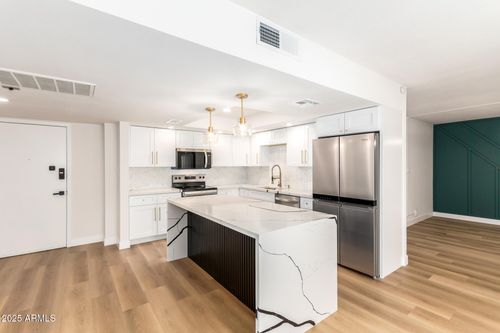 301-7920 E Camelback Rd, Scottsdale, AZ, 85251-2664 | Card Image
