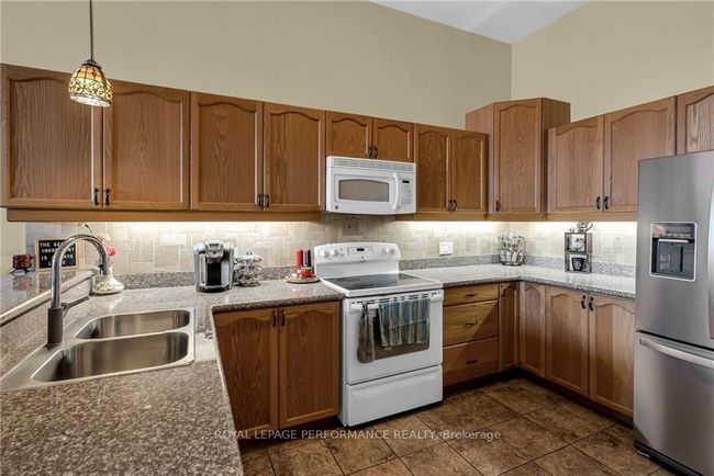 206 - 710 Cotton Mill St, Condo with 2 bedrooms, 2 bathrooms and 1 parking in Cornwall ON | Image 5