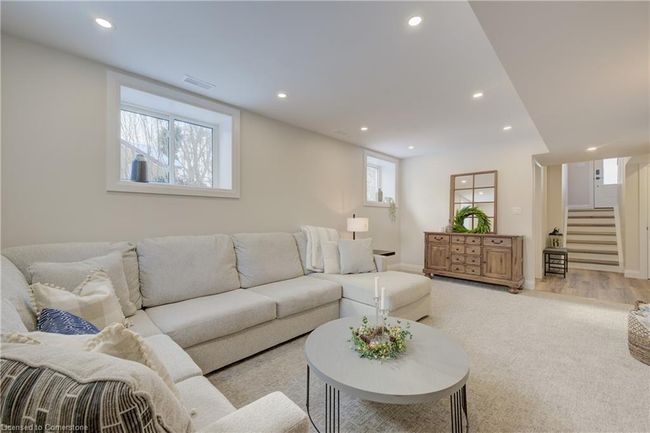 1264 King St N, House other with 5 bedrooms, 2 bathrooms and 5 parking in Saint Jacobs ON | Image 31