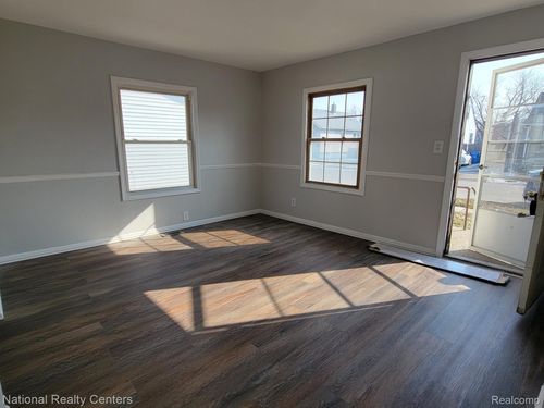 7527 Ford Avenue, Warren, MI, 48091 | Card Image