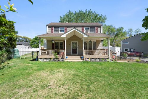 31 Wagon Ln E, Centereach, NY, 11720 | Card Image