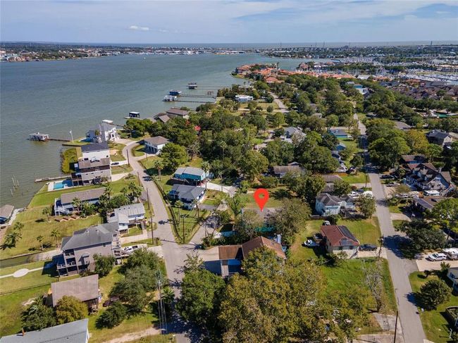2113 Knollwood St, House other with 4 bedrooms, 2 bathrooms and null parking in Kemah TX | Image 35