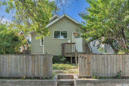 204 4th St E, Saskatoon, SK, S7H1J1 | Card Image