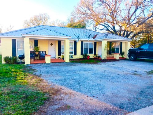 800 S Vandeveer St, Burnet, TX, 78611-3653 | Card Image