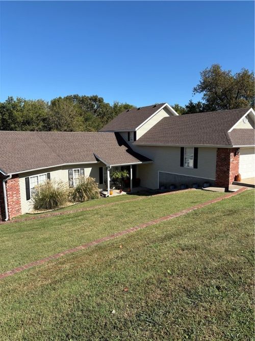 730 N Walnut Ct, Siloam Springs, AR, 72761-2319 | Card Image