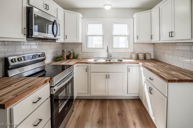 907 Mercer Ave, House other with 4 bedrooms, 2 bathrooms and null parking in Akron OH | Image 11